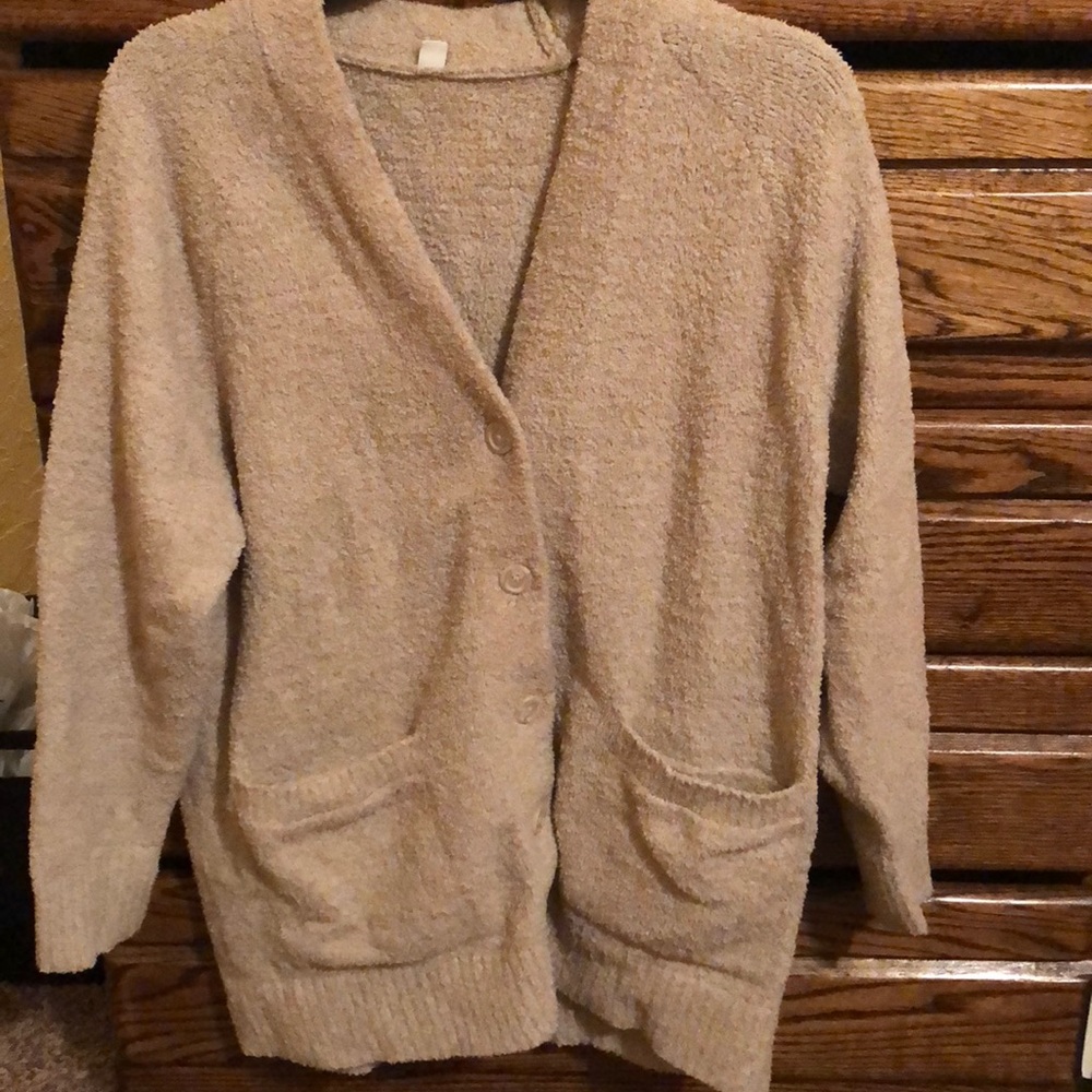 Cozy Cream-colored Oversize UNIQLO Sweater